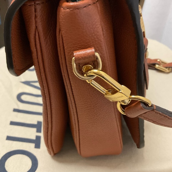Louis Vuitton Pochette Métis Tan Crossbody Bag - Picture 6 of 16